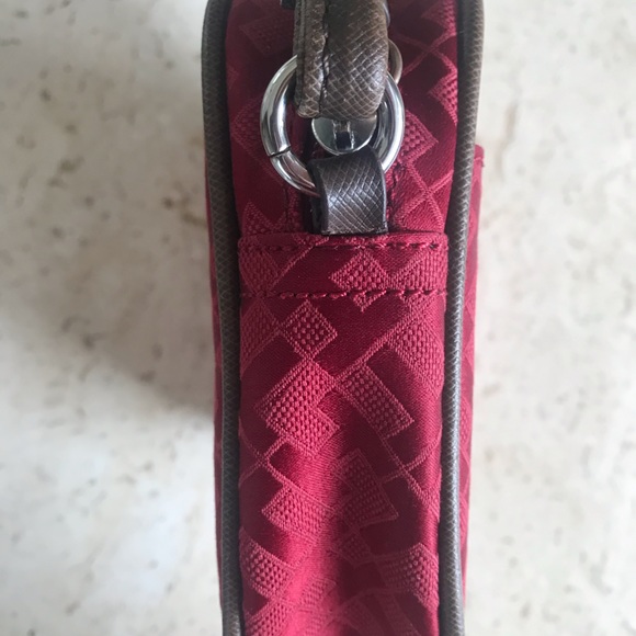 Tommy Hilfiger red cross body purse.  Good pre-loved condition. - Picture 8 of 13
